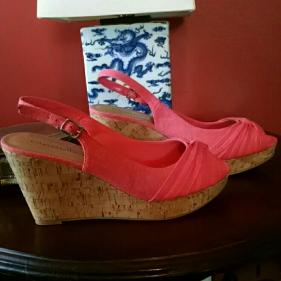 Cityclassified Shoes - NWOT!!!! HOT PINK WEDGES, SZ 9👠👠👠👠